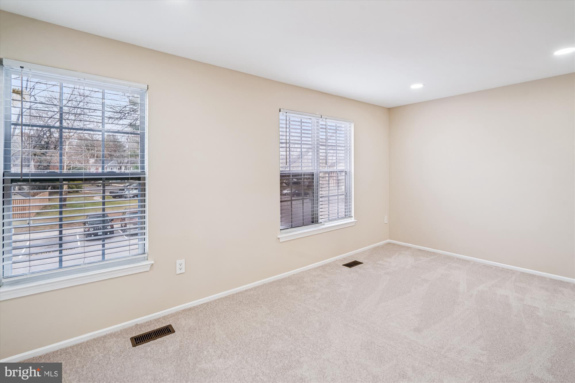 2236 PRINCE OF WALES COURT