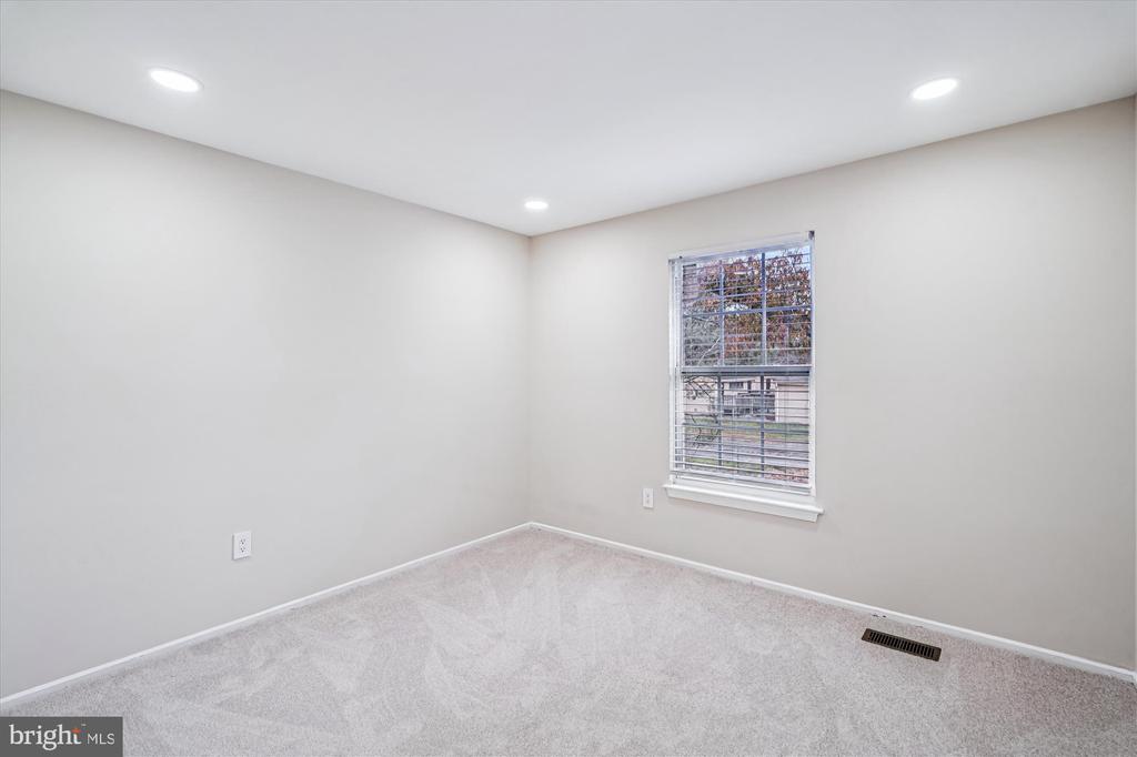 2236 PRINCE OF WALES COURT