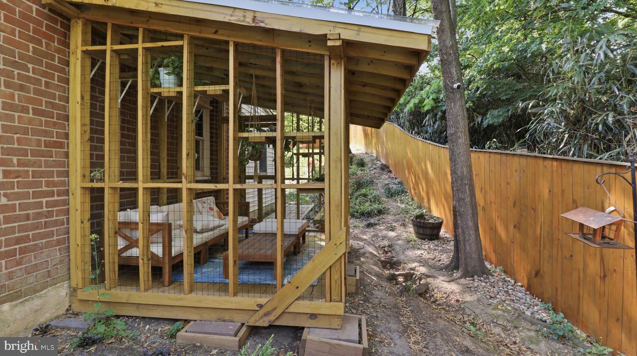 6719 KNOLLBROOK DRIVE