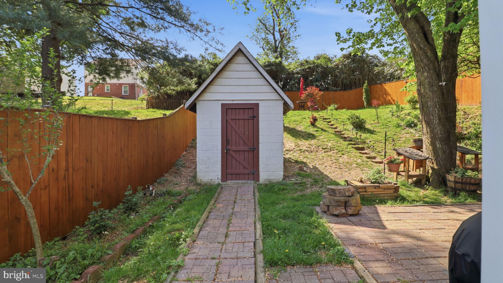 6719 KNOLLBROOK DRIVE