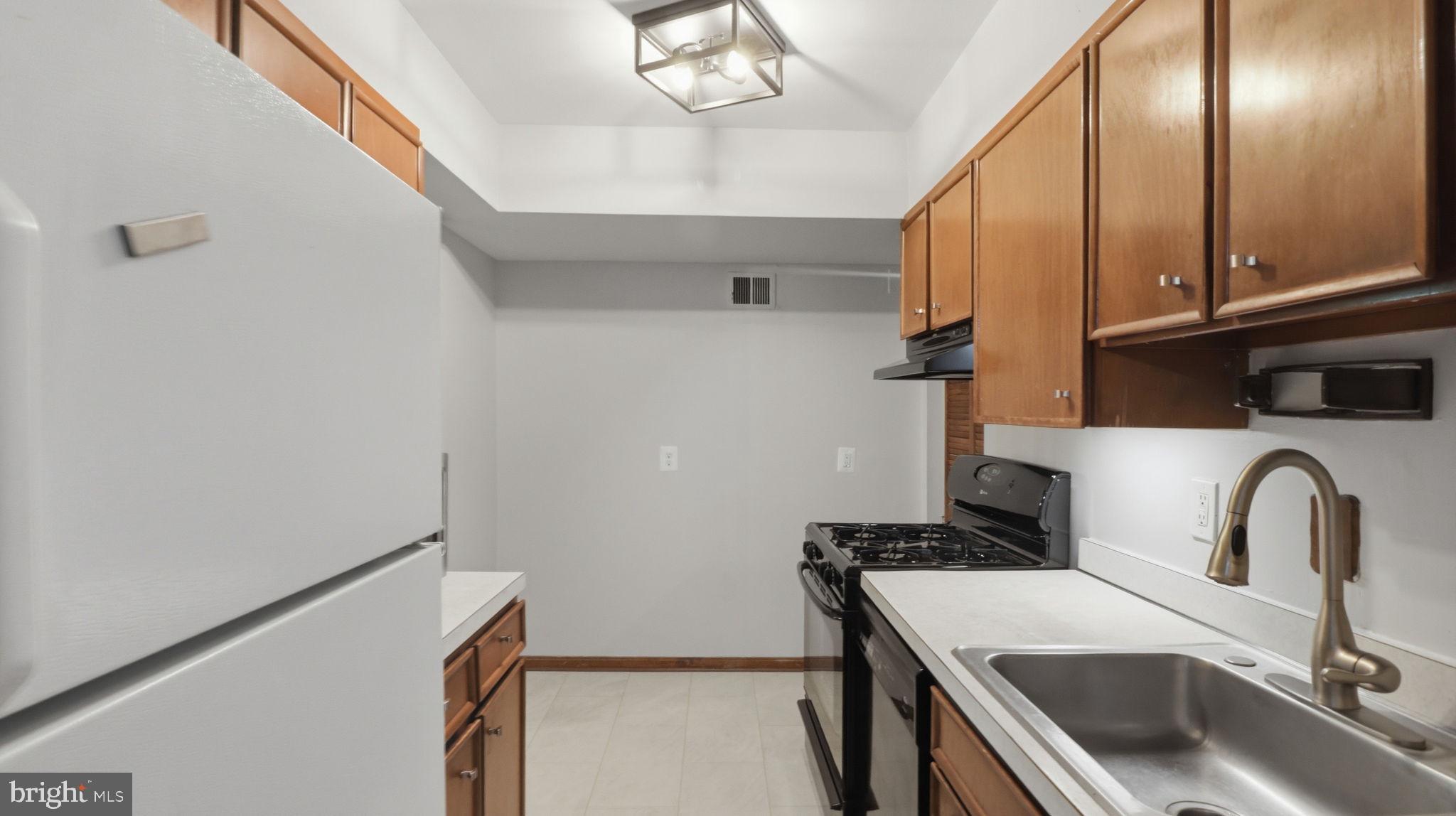 6719 KNOLLBROOK DRIVE