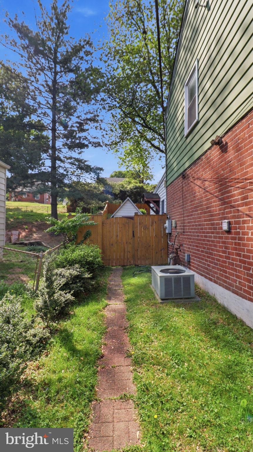 6719 KNOLLBROOK DRIVE