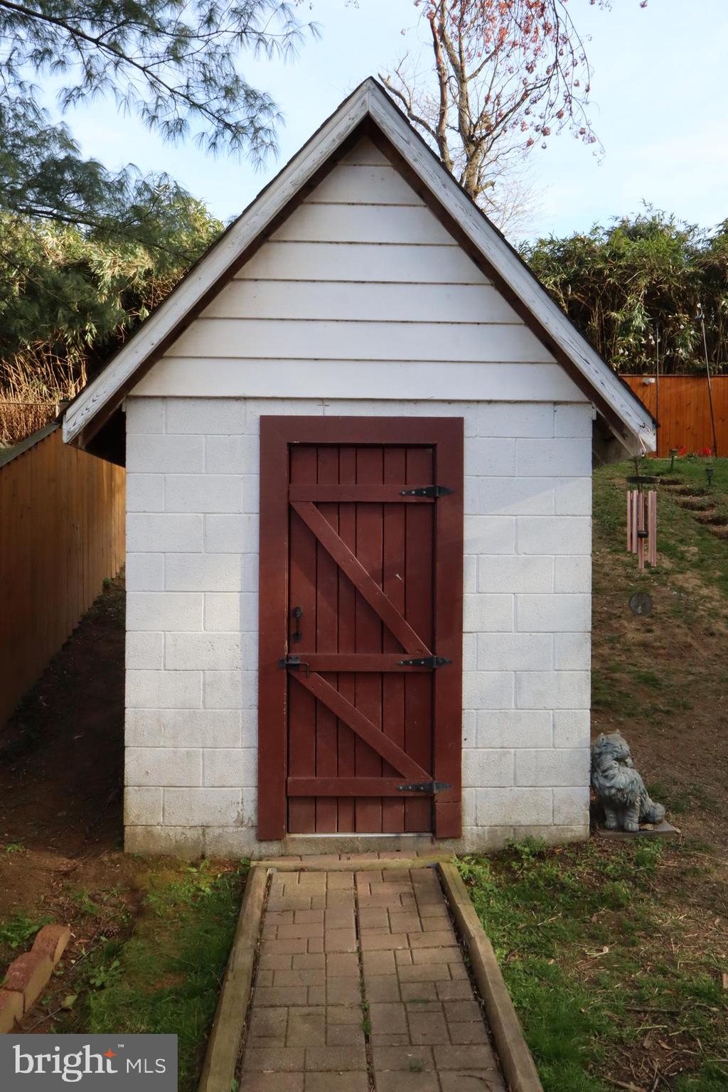 6719 KNOLLBROOK DRIVE