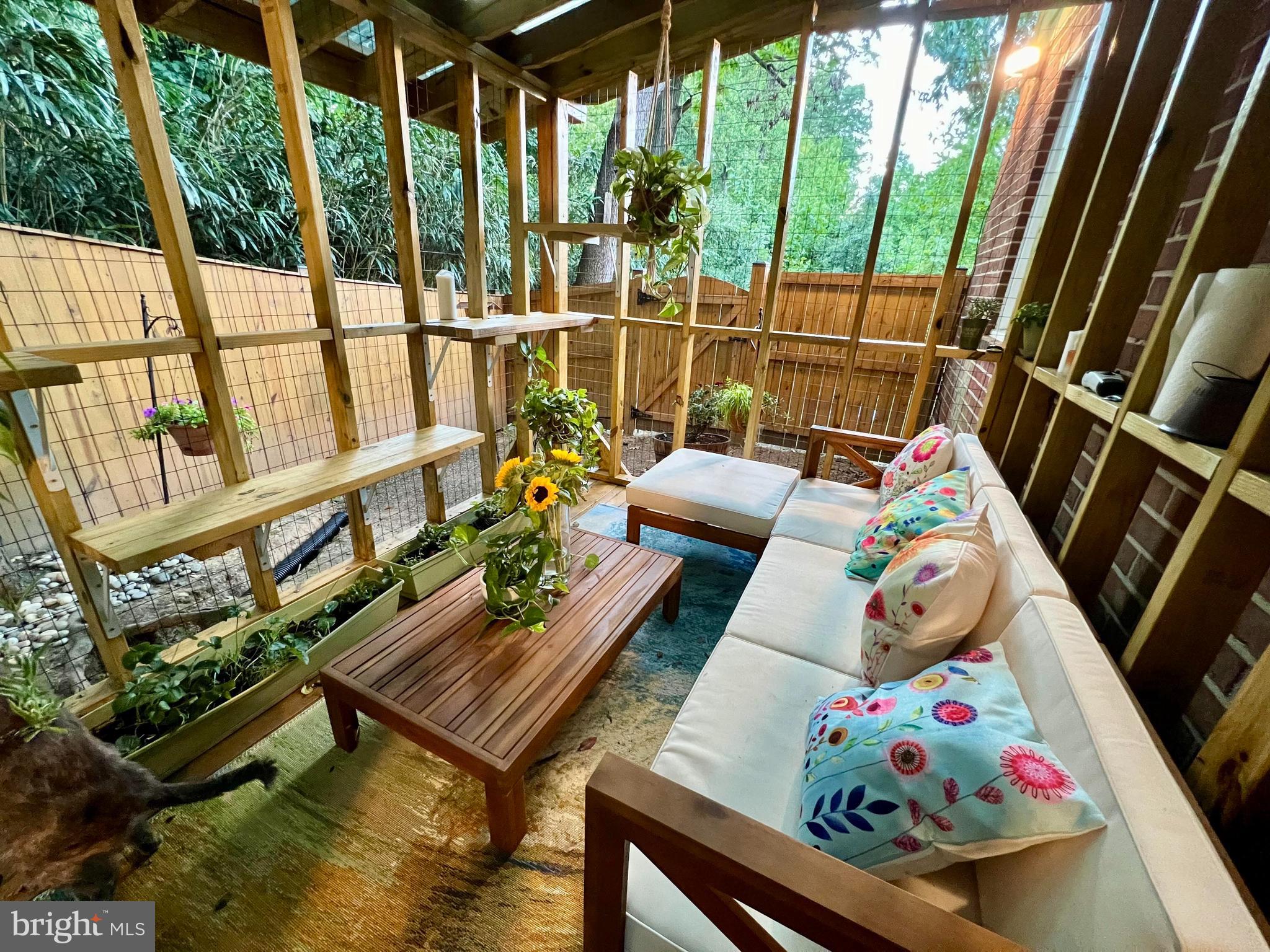 6719 KNOLLBROOK DRIVE