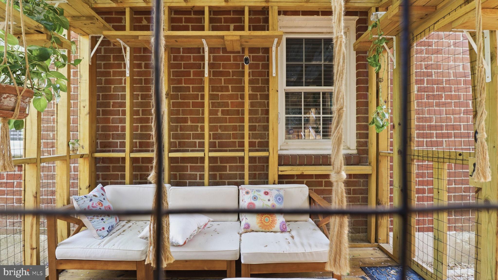 6719 KNOLLBROOK DRIVE