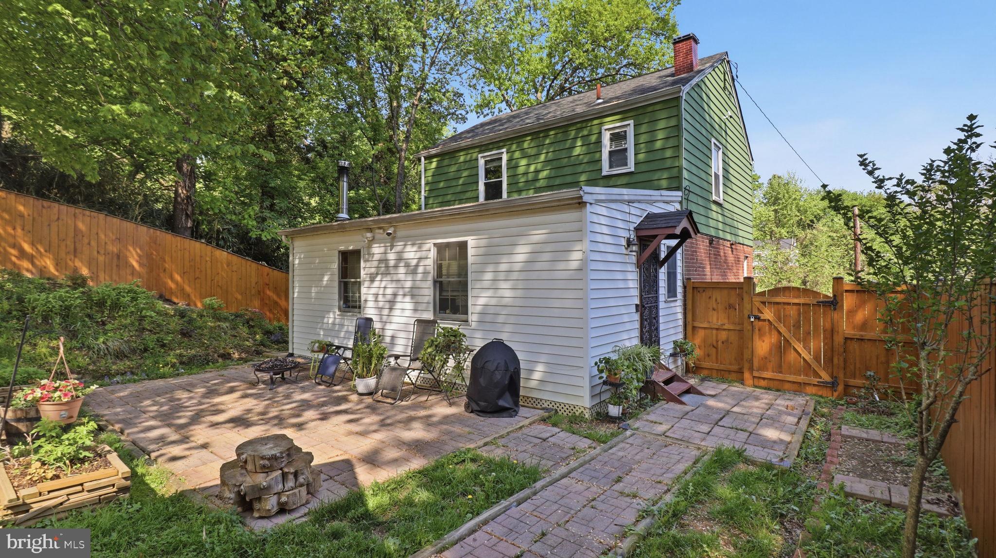 6719 KNOLLBROOK DRIVE