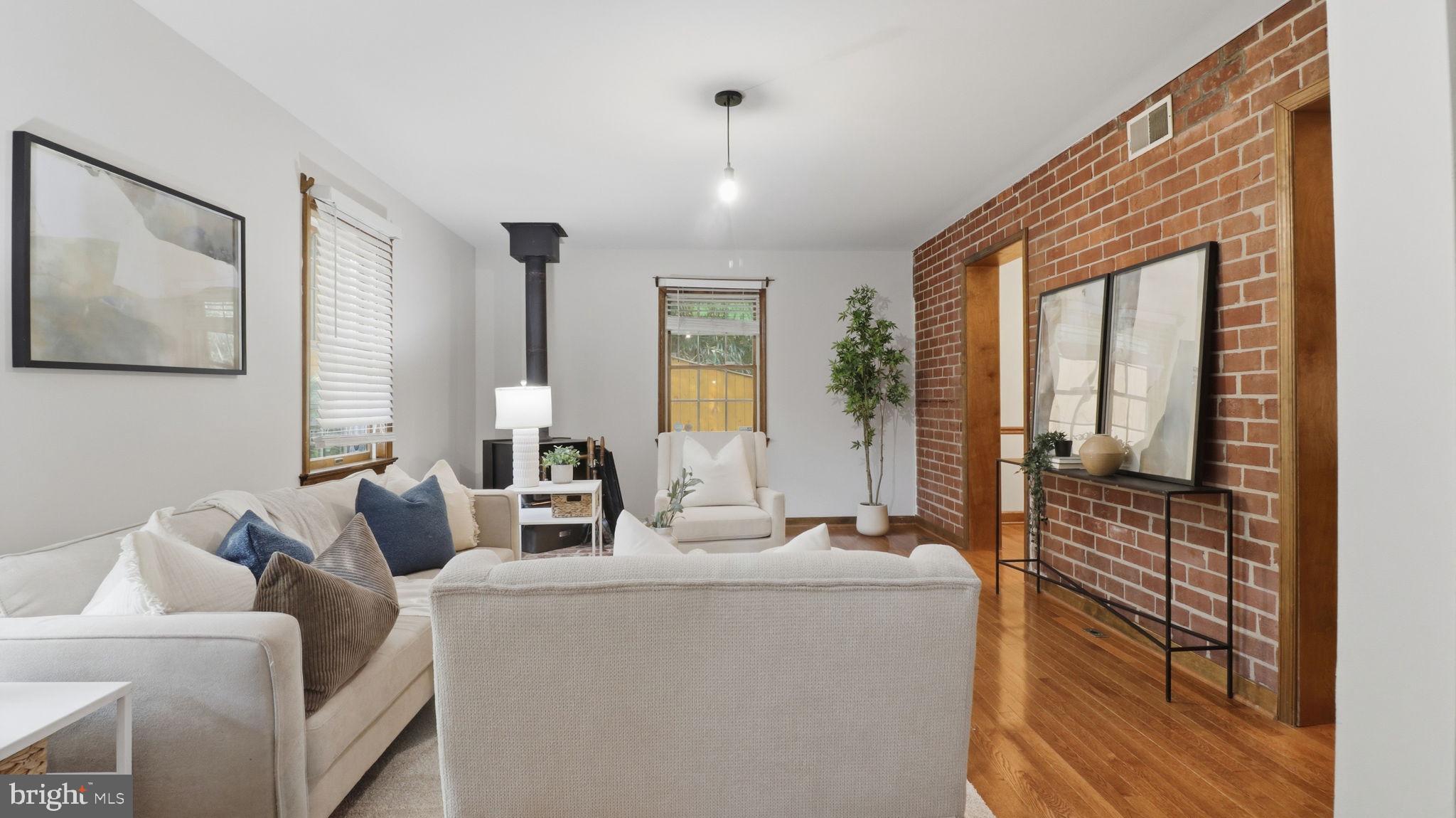 6719 KNOLLBROOK DRIVE