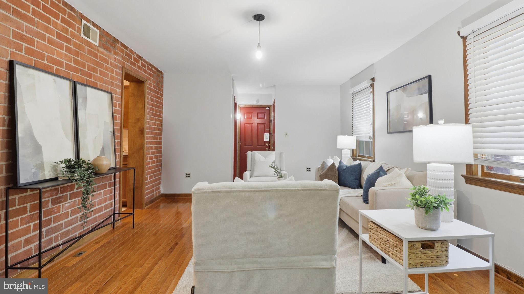 6719 KNOLLBROOK DRIVE