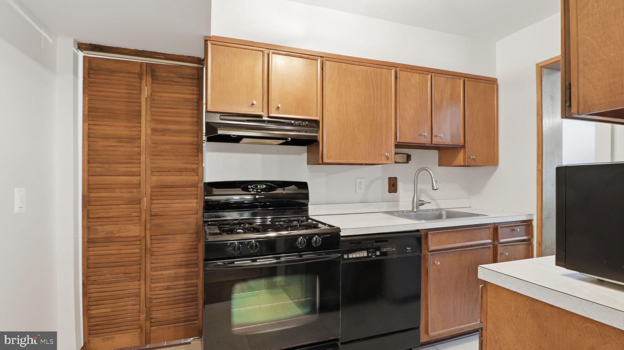 6719 KNOLLBROOK DRIVE