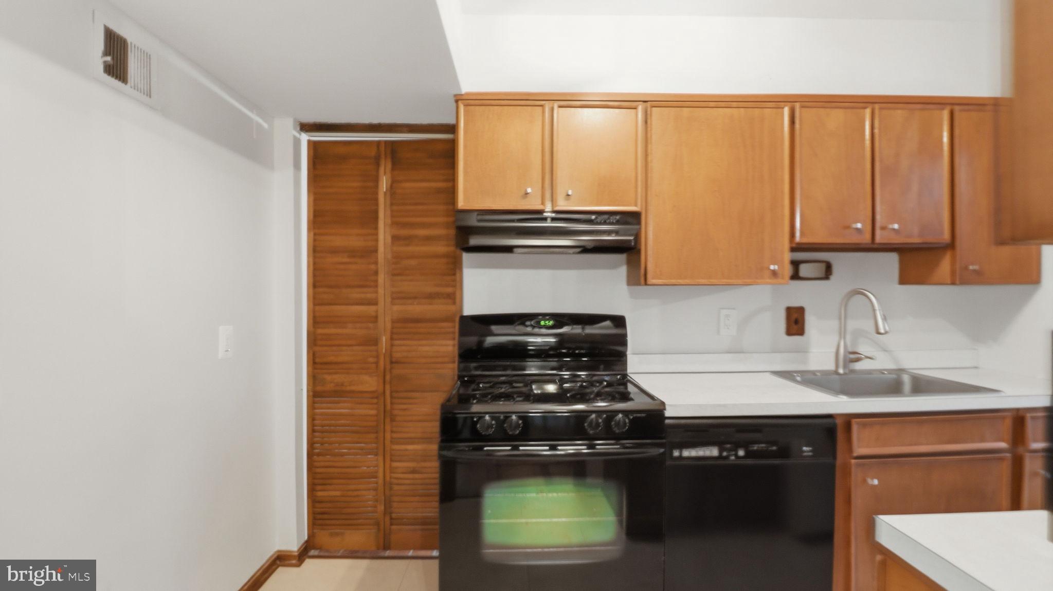 6719 KNOLLBROOK DRIVE