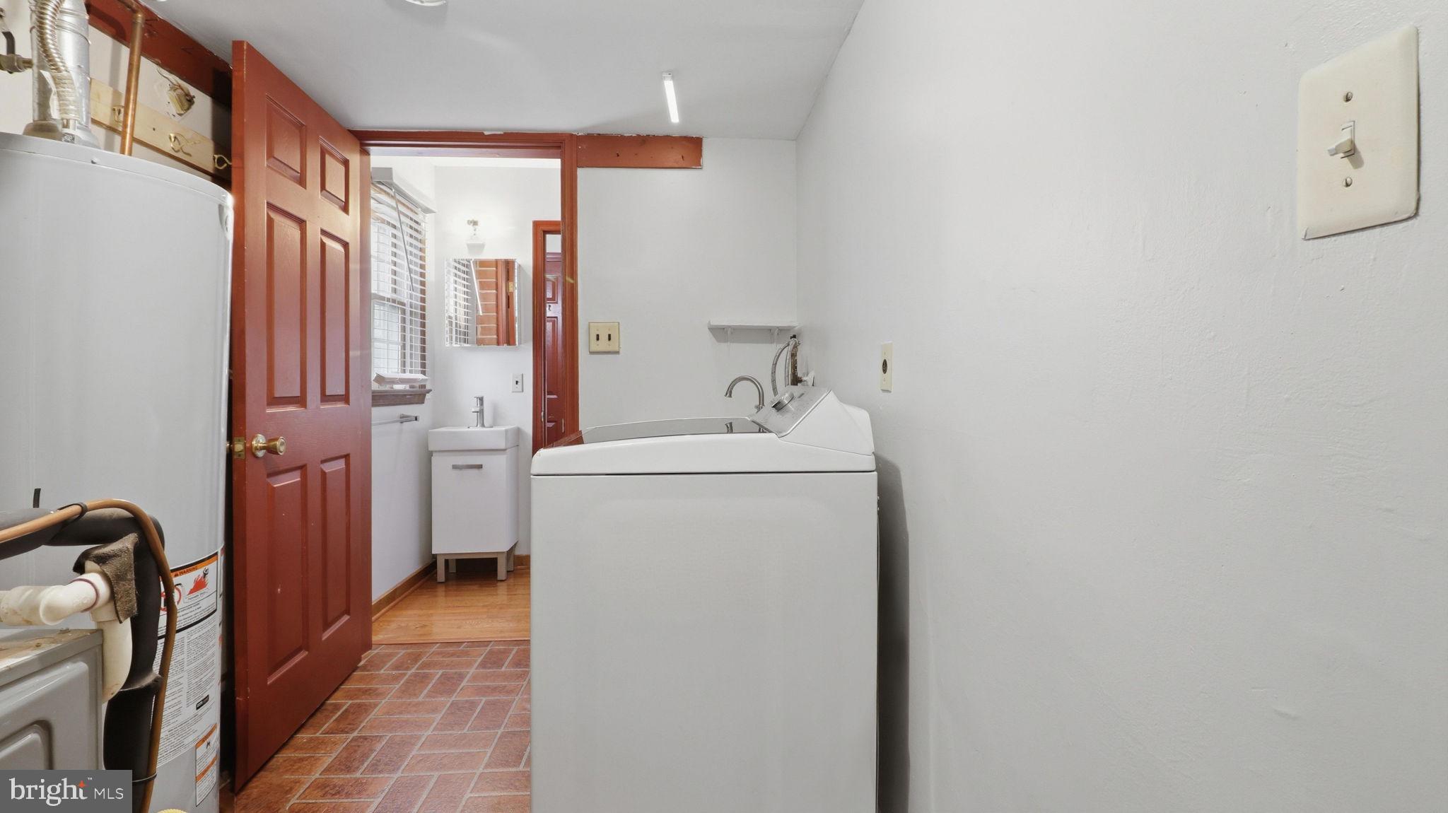 6719 KNOLLBROOK DRIVE