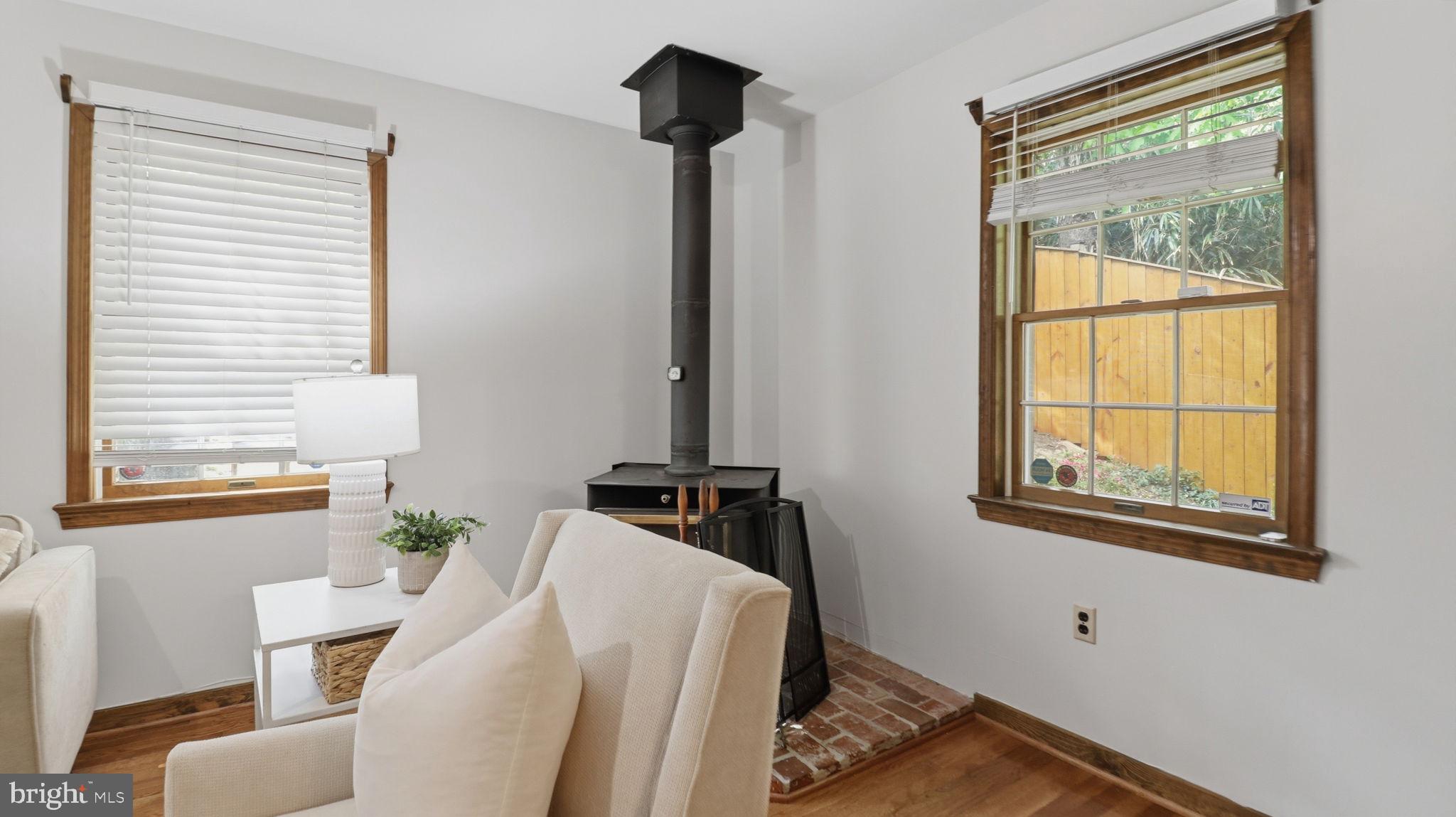 6719 KNOLLBROOK DRIVE