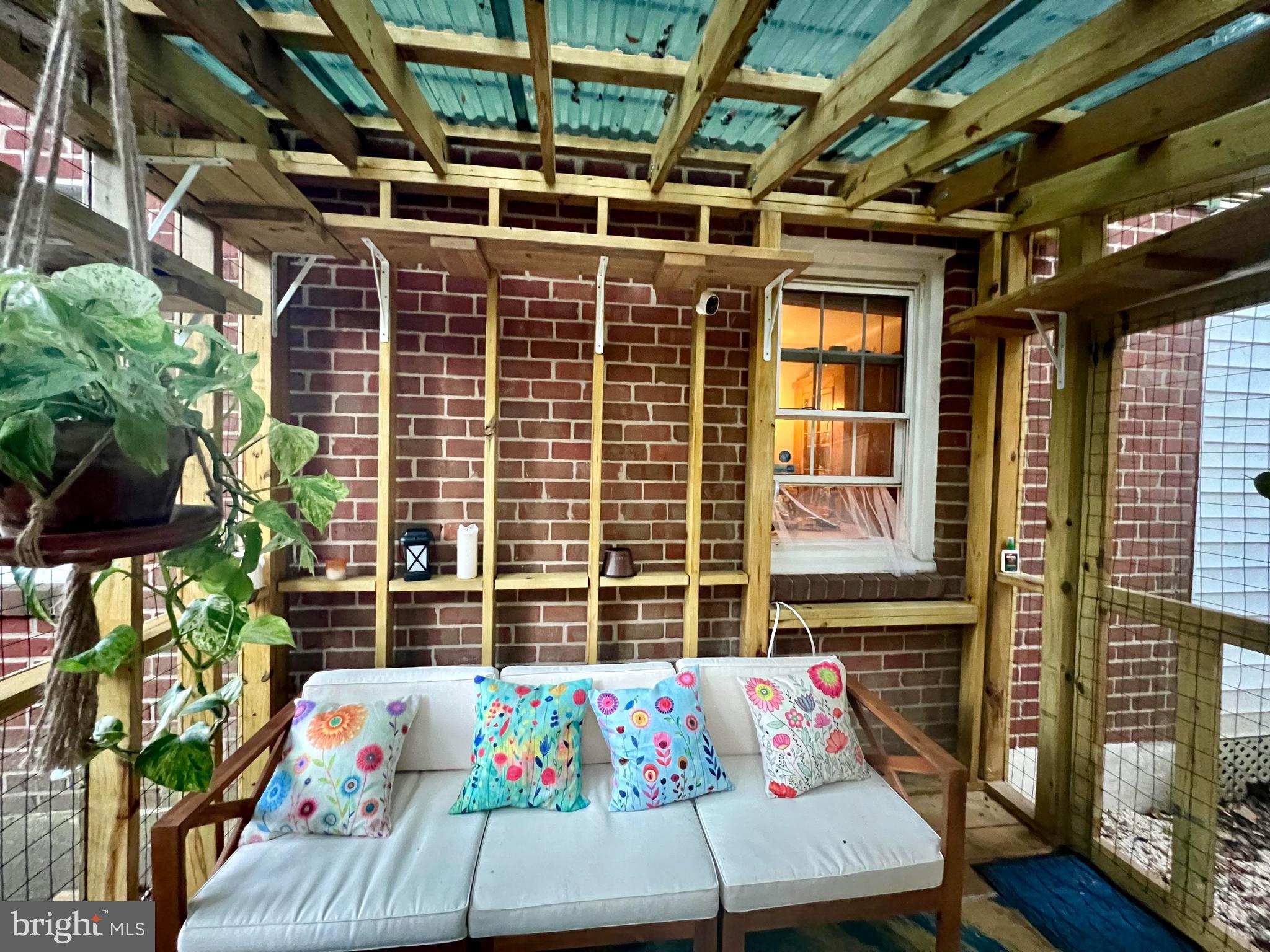 6719 KNOLLBROOK DRIVE