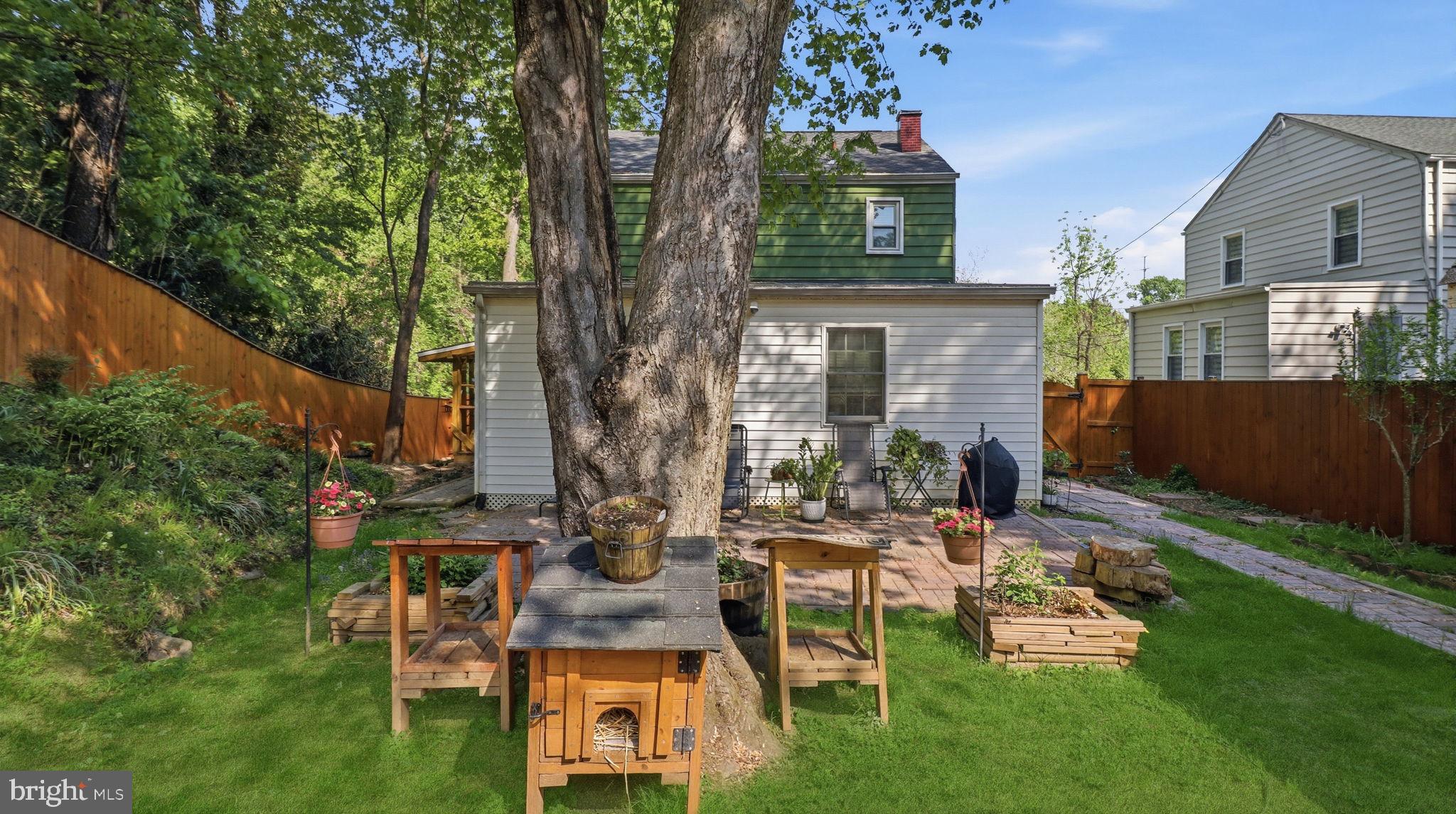 6719 KNOLLBROOK DRIVE