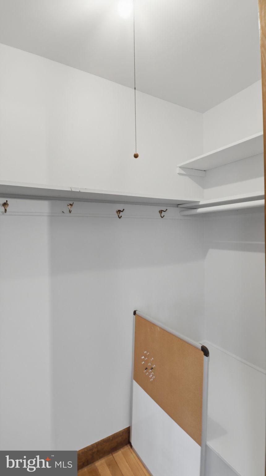 6719 KNOLLBROOK DRIVE