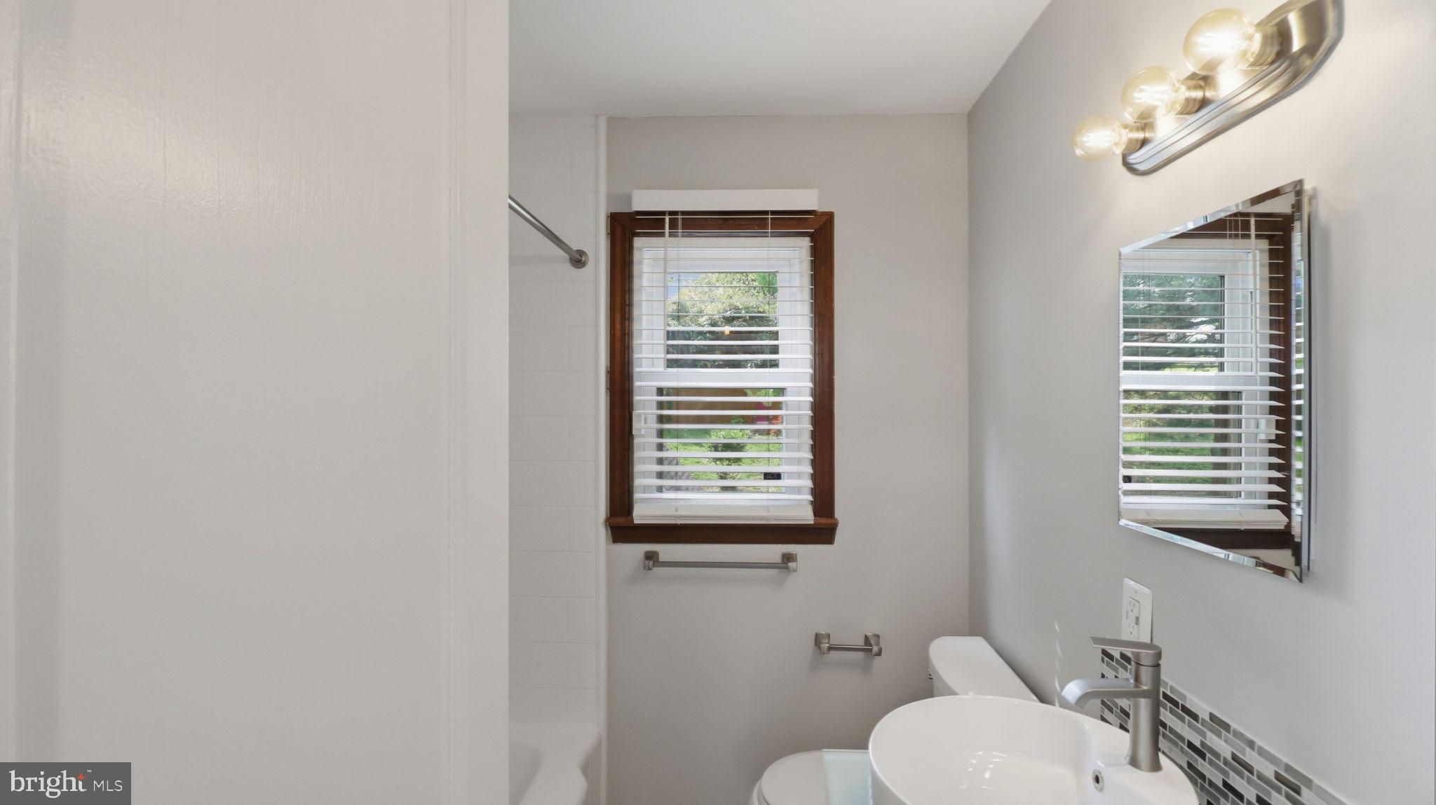 6719 KNOLLBROOK DRIVE