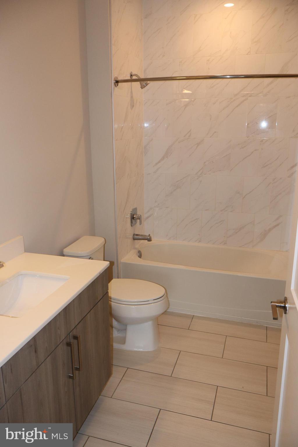 145 RIVERHAVEN DRIVE 445