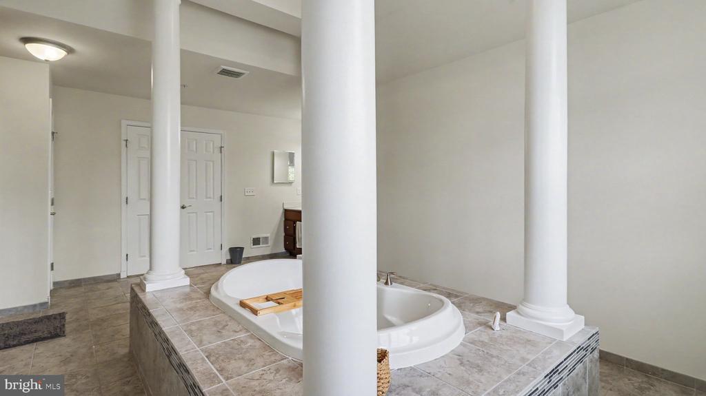 2700 WEARY CREEK COURT