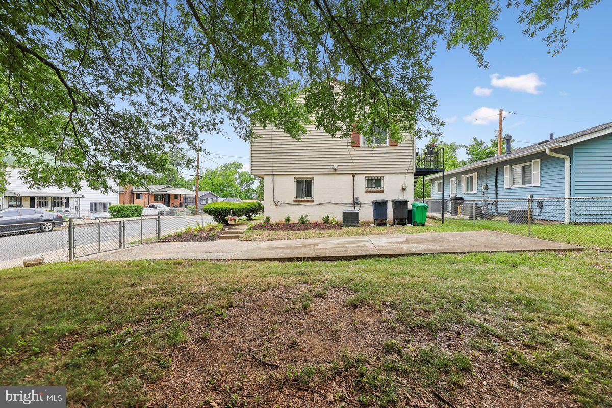605 HEDGELEAF AVENUE