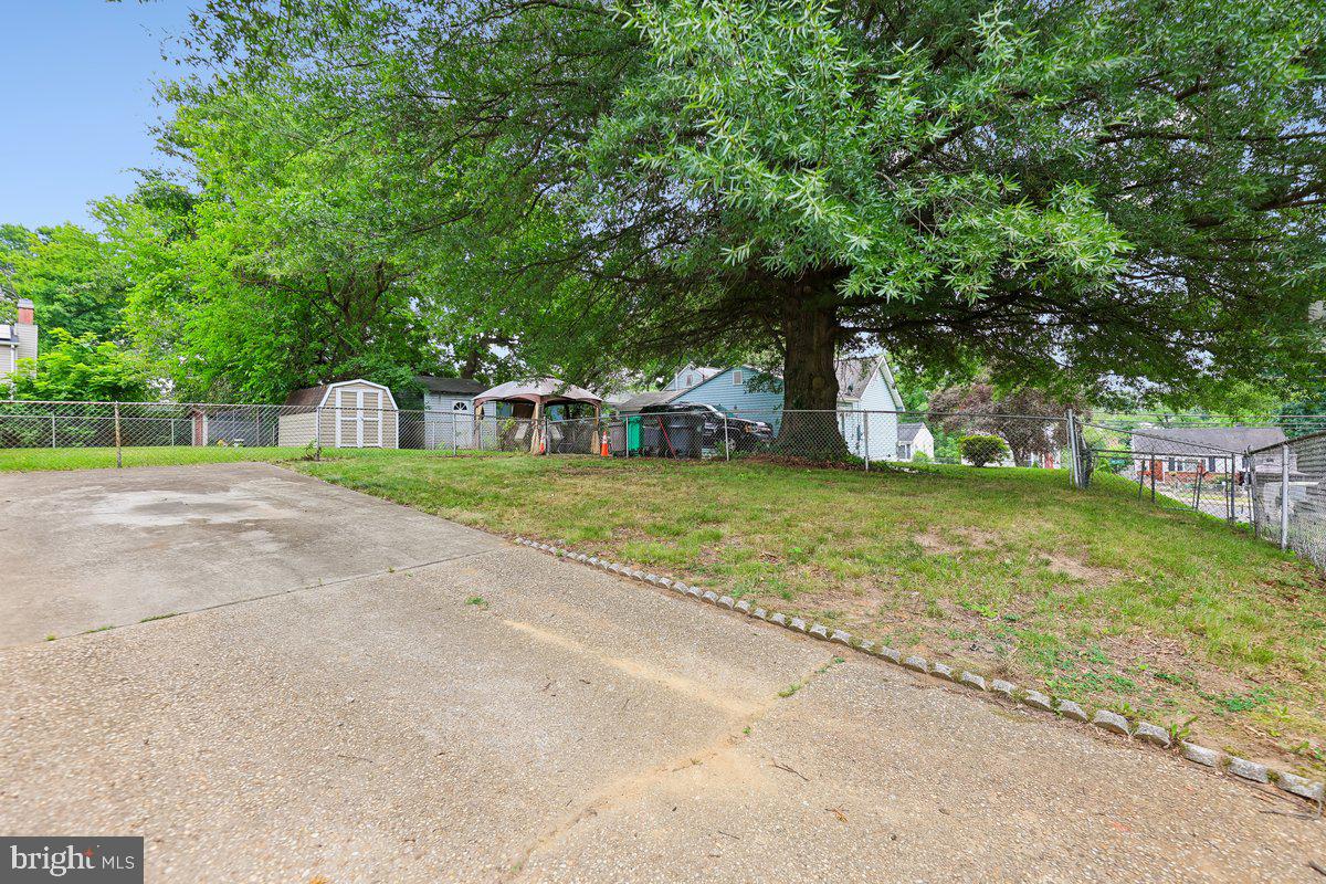 605 HEDGELEAF AVENUE