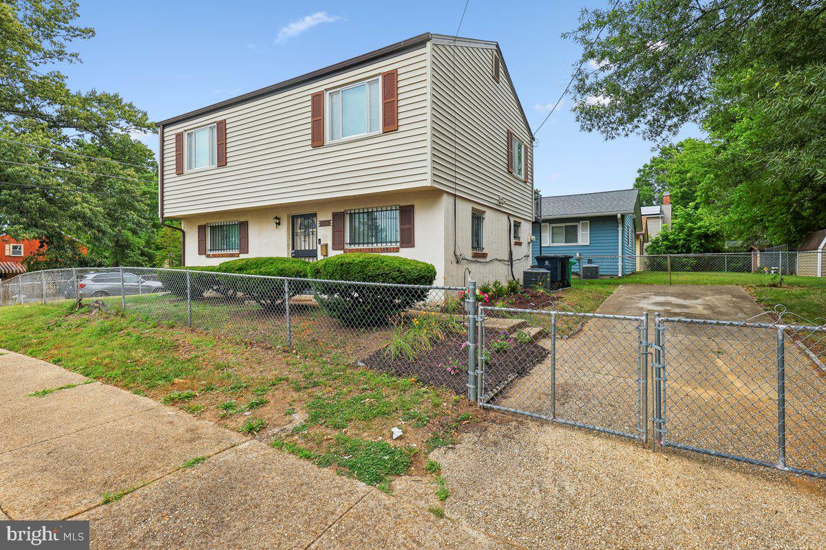 605 HEDGELEAF AVENUE