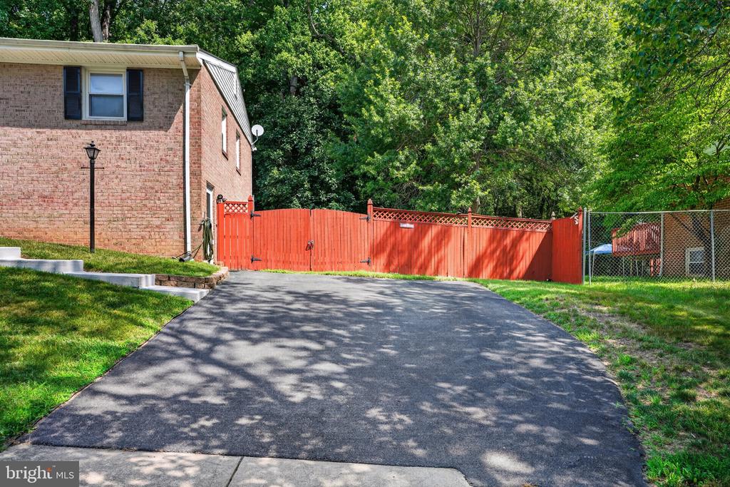 6102 BROOKE JANE DRIVE