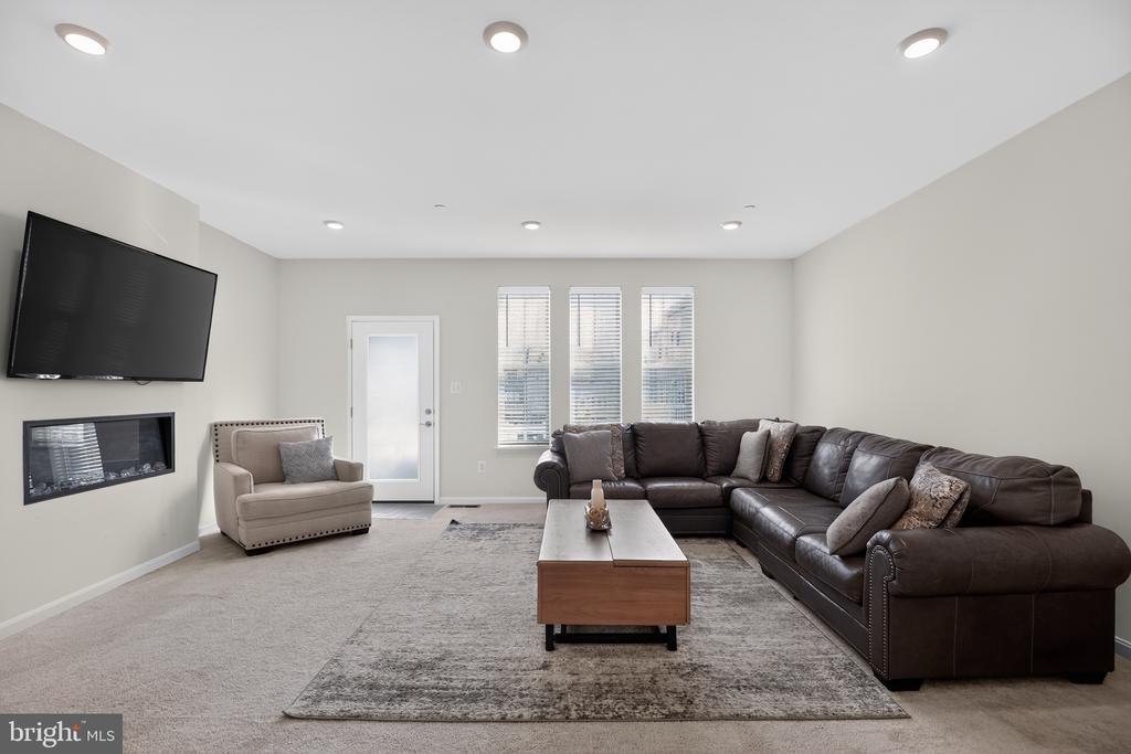 10406 SERENADE LANE