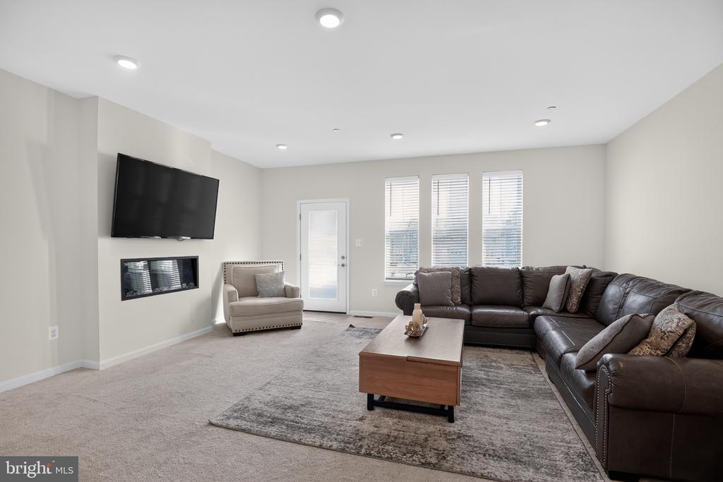 10406 SERENADE LANE