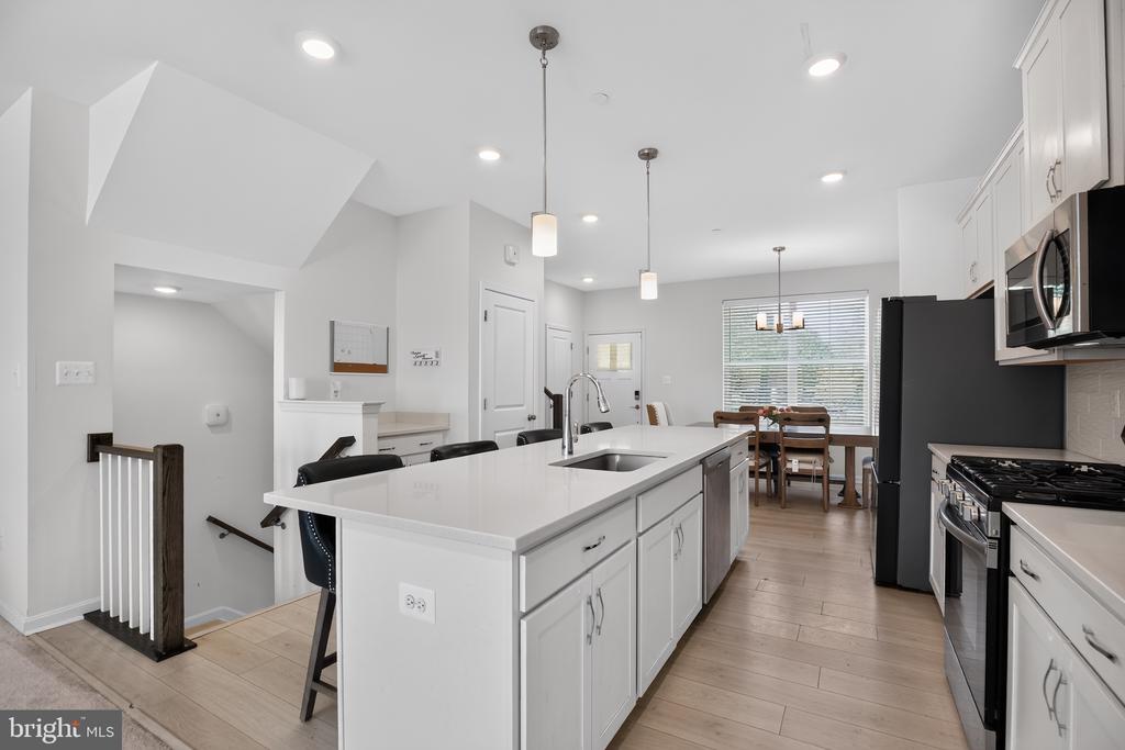 10406 SERENADE LANE