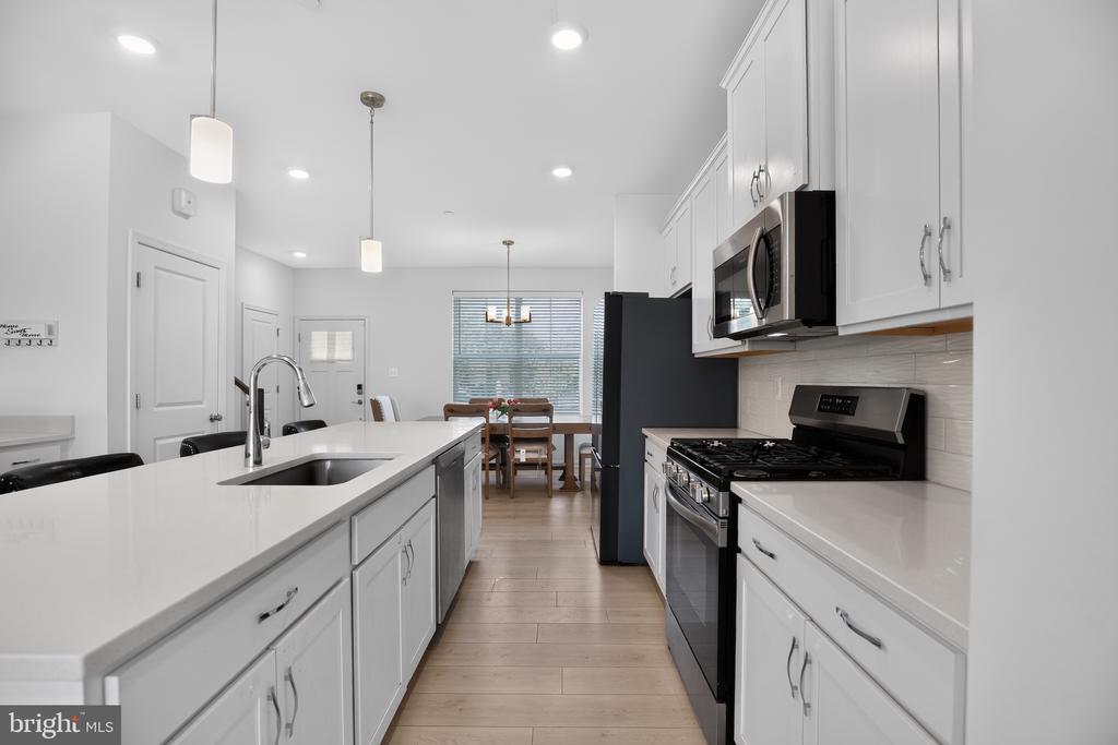 10406 SERENADE LANE