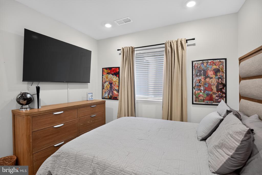 10406 SERENADE LANE