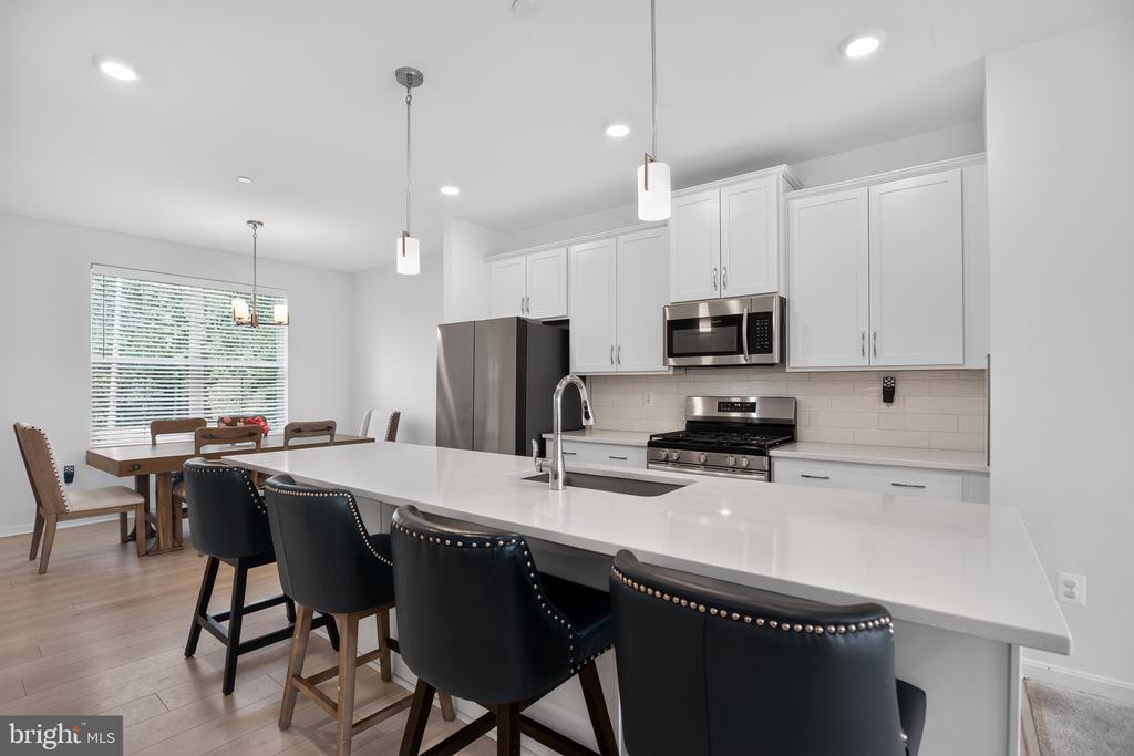10406 SERENADE LANE