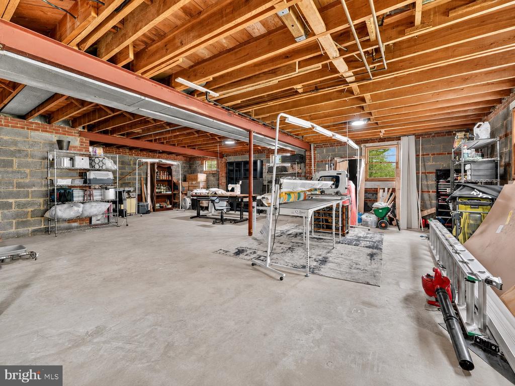 6213 JOYCE DRIVE