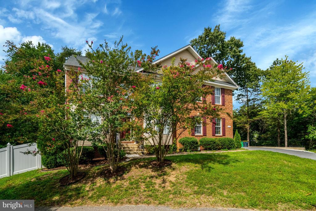 4905 FAITH CROSSING COURT
