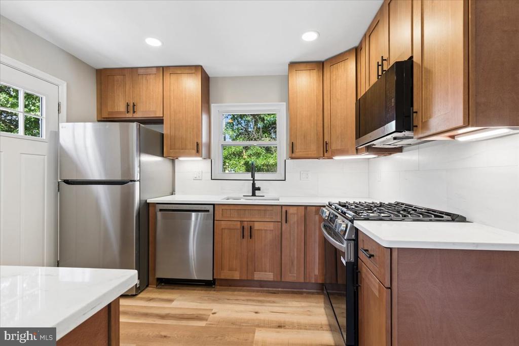 5008 36TH AVENUE