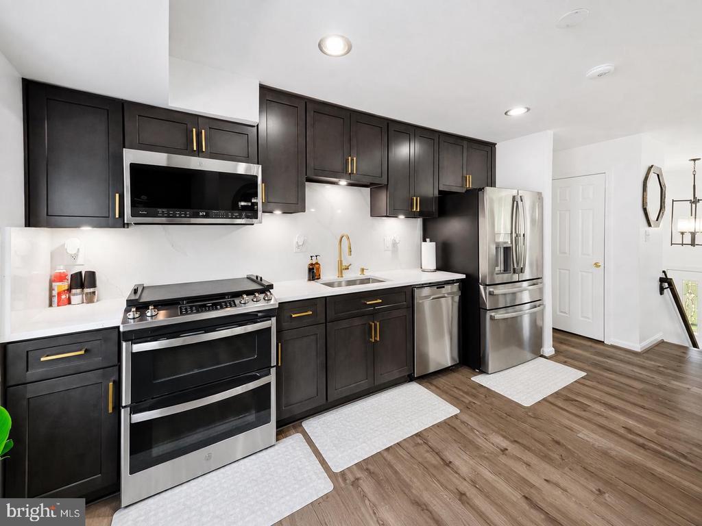 12305 BIRCHVIEW DRIVE