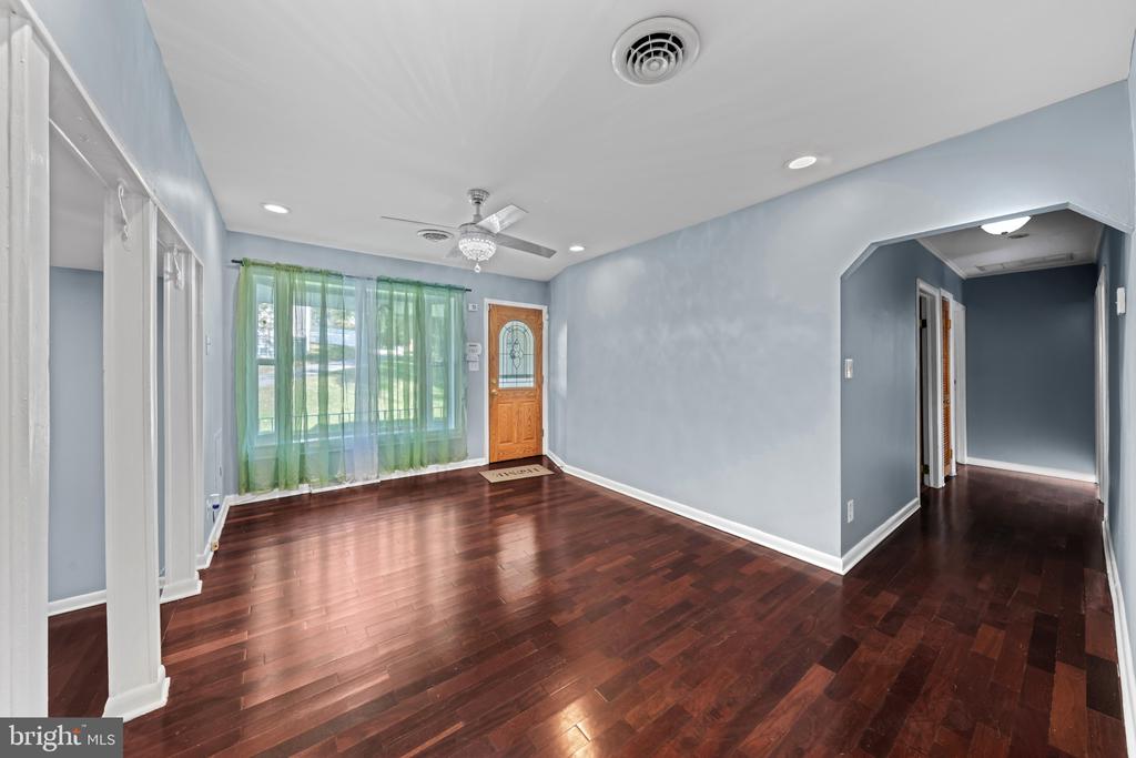 8132 WOODYARD ROAD