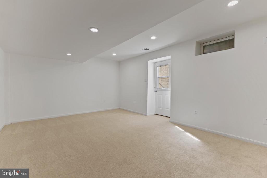17811 SINGH COURT