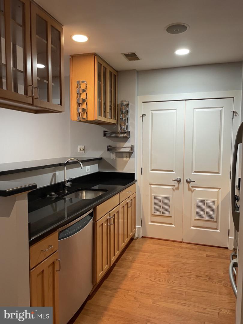 1200 N HARTFORD STREET Unit: 104
