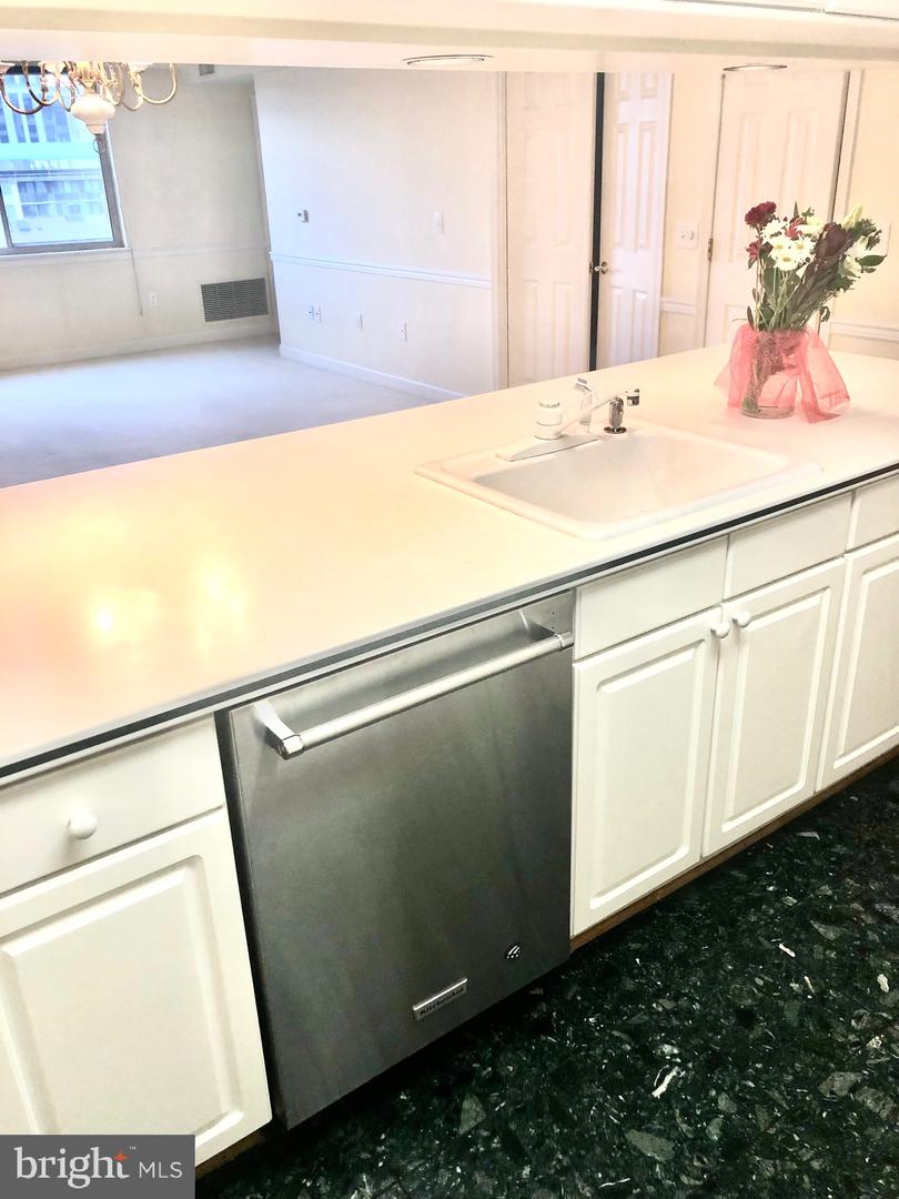 1276 N WAYNE STREET Unit: 906