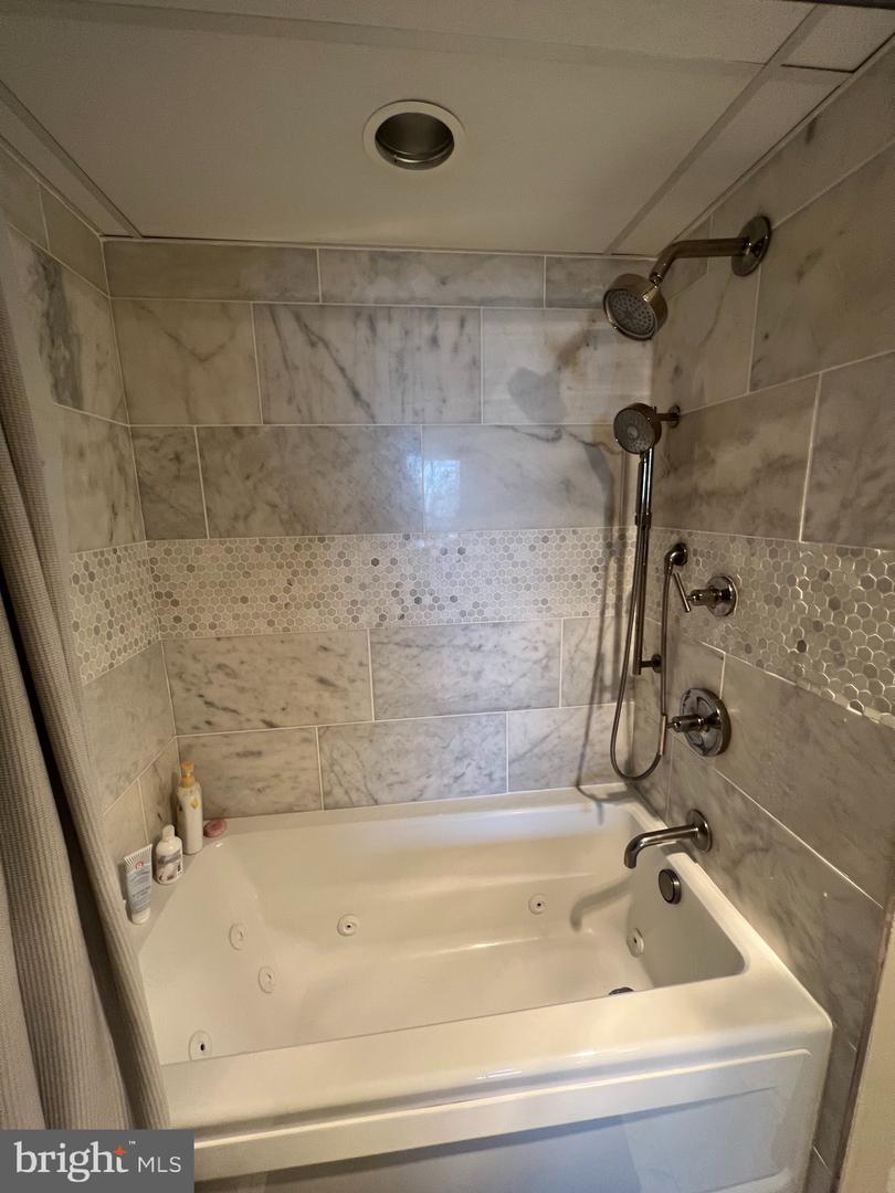1276 N WAYNE STREET Unit: 906
