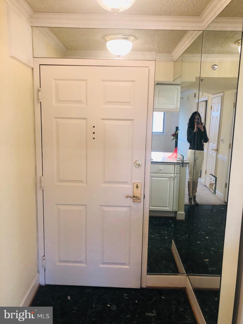 1276 N WAYNE STREET Unit: 906