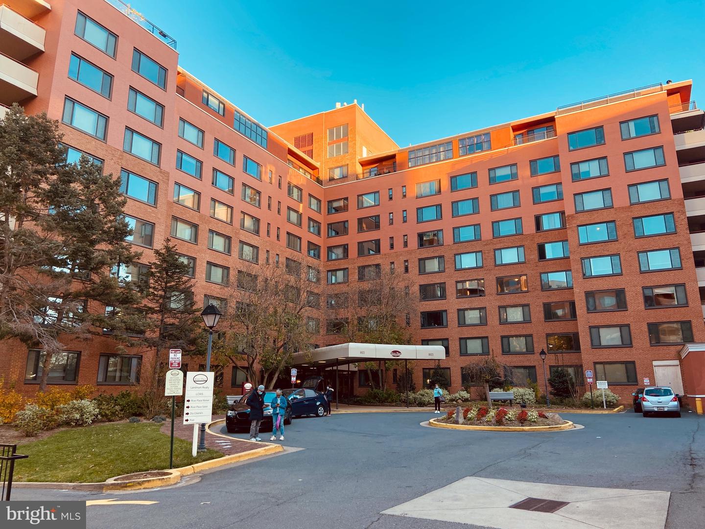 1021 ARLINGTON BOULEVARD Unit: 220