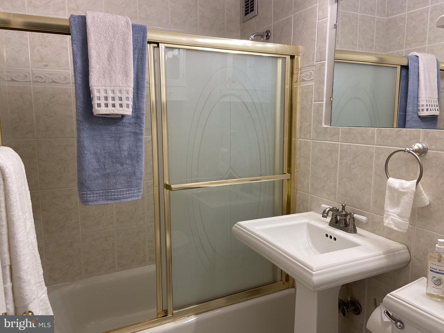 1021 ARLINGTON BOULEVARD Unit: 220