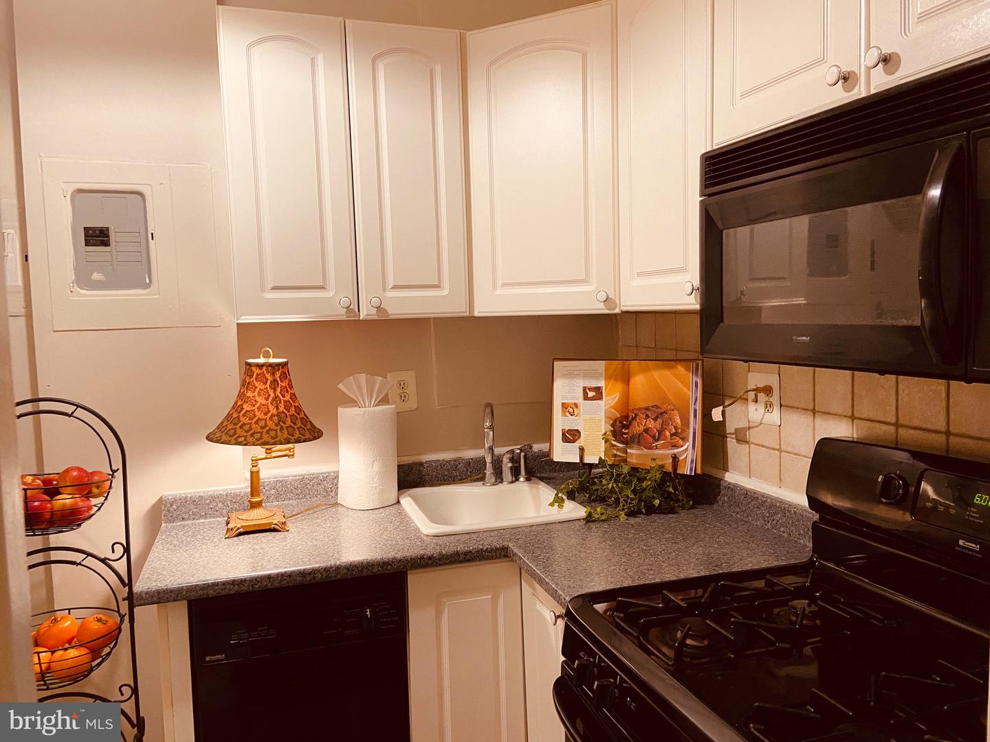 1021 ARLINGTON BOULEVARD Unit: 220