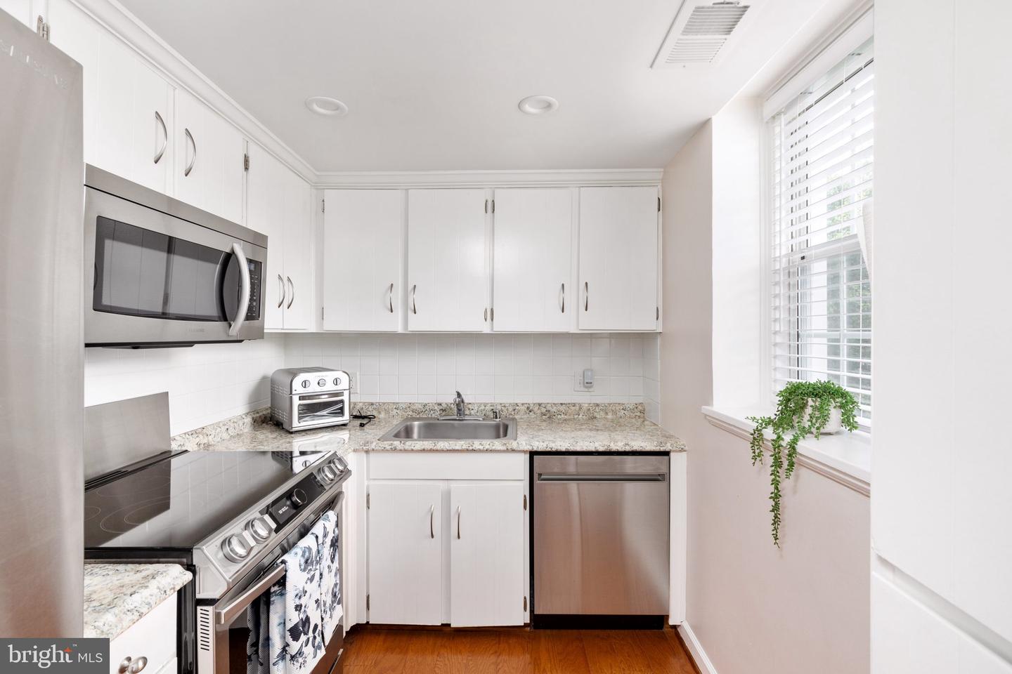 3046 S ABINGDON STREET Unit: C2