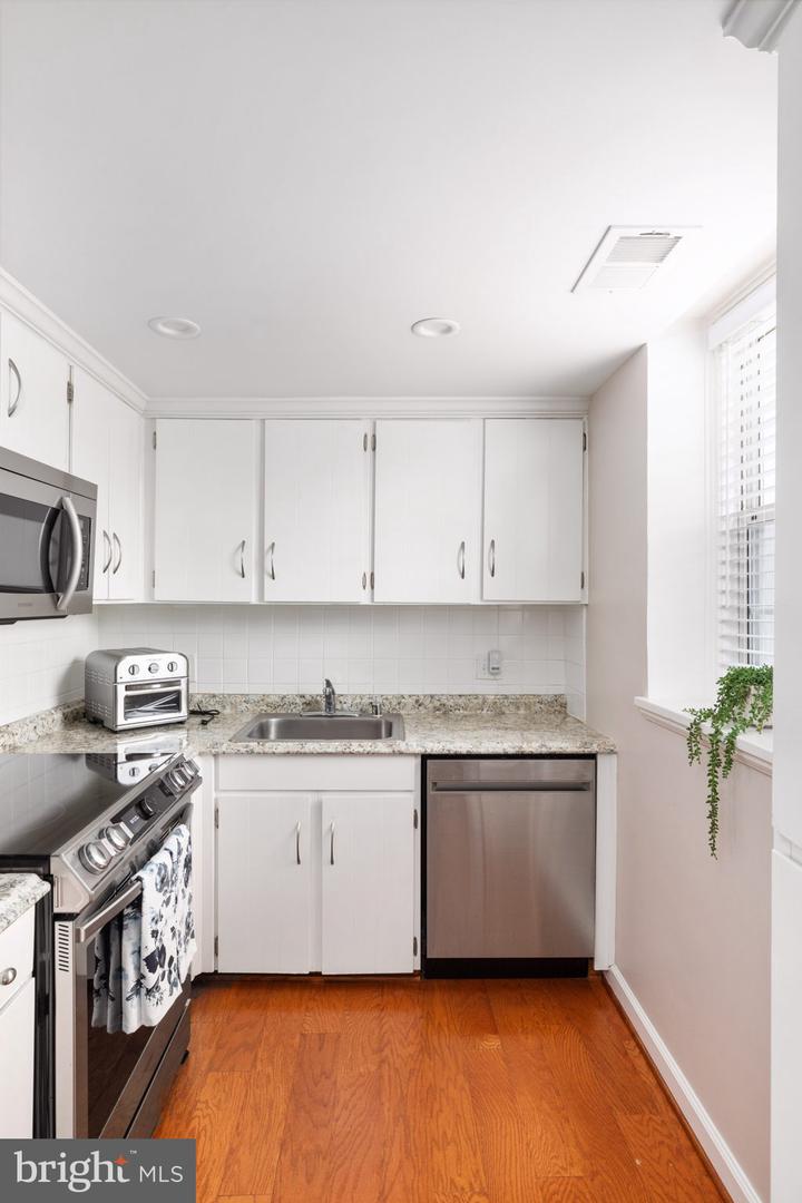3046 S ABINGDON STREET Unit: C2