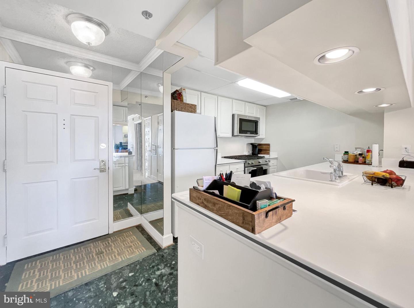 1276 N WAYNE STREET Unit: 906
