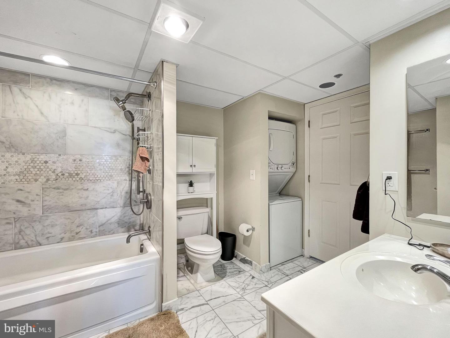 1276 N WAYNE STREET Unit: 906