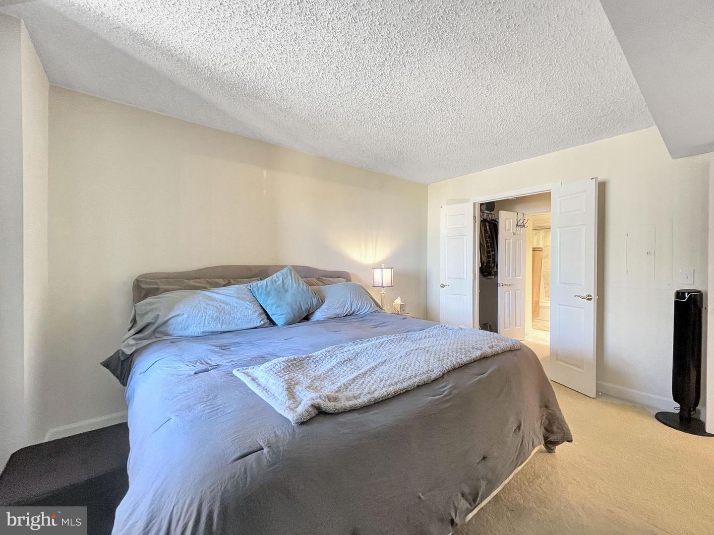1276 N WAYNE STREET Unit: 906